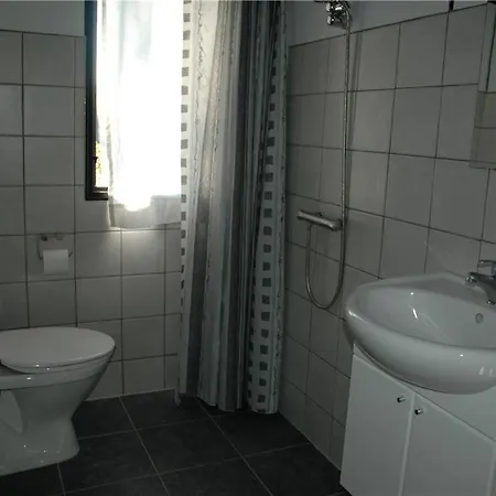 In With 3 Bedrooms, Sauna And Internet
