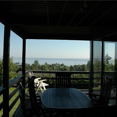 In With 3 Bedrooms, Sauna And Internet *
